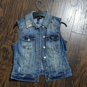 Women's denim vest - like new!